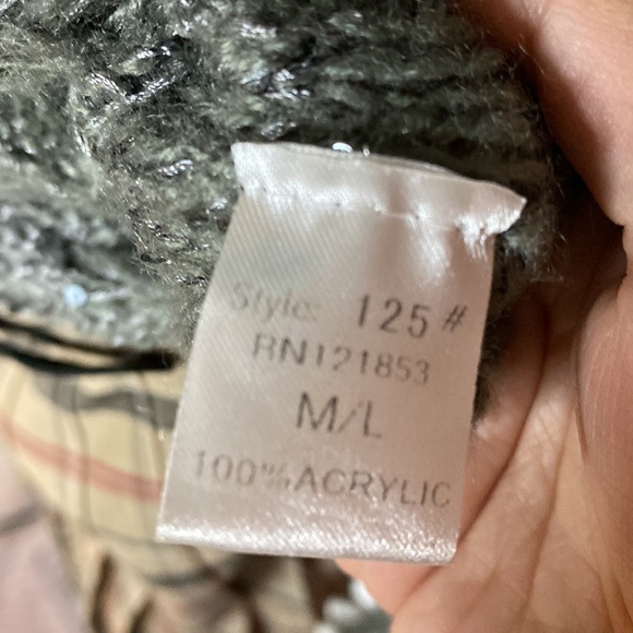 Grey knitted crochet sweater - Picture 7 of 7